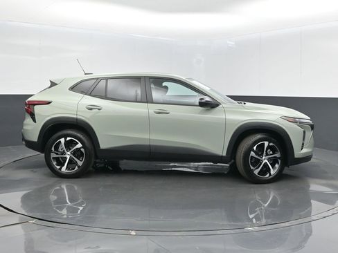 Used 2024 Chevrolet Trax RS w/ Driver Confidence Package image 8