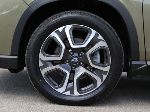 Used 2023 Subaru Ascent Limited w/ Technology Package AWD/4WD image 29