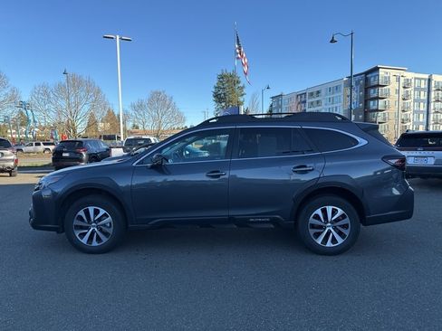 Used 2023 Subaru Outback Premium image 2