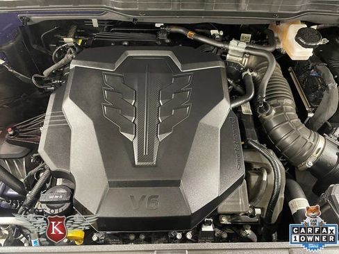 Used 2024 Kia Carnival LX image 24