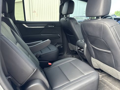Used 2024 GMC Acadia Elevation FWD image 12