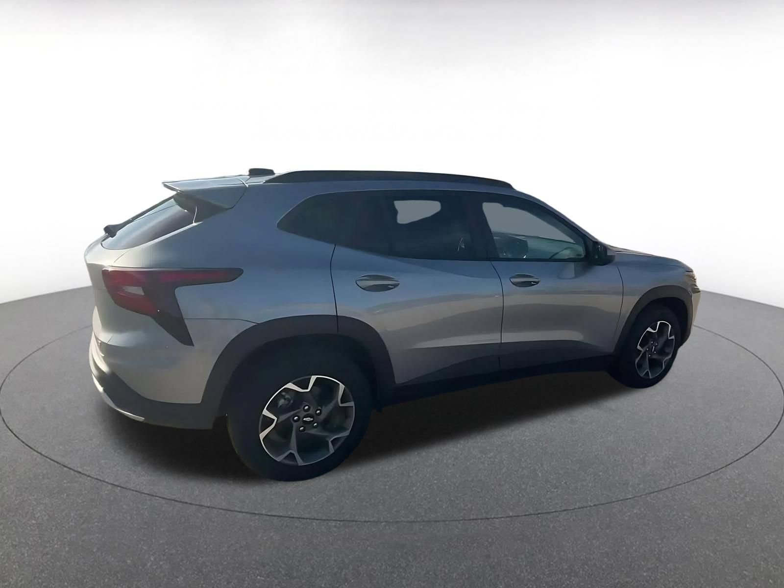 Used 2025 Chevrolet Trax LT FWD image 14
