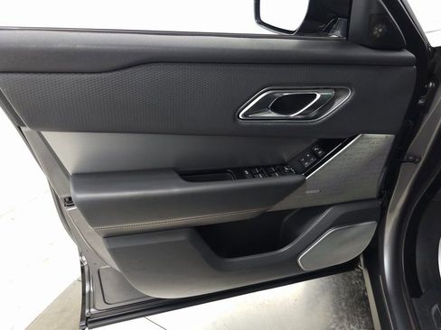 Used 2018 Land Rover Range Rover Velar R-Dynamic SE image 15