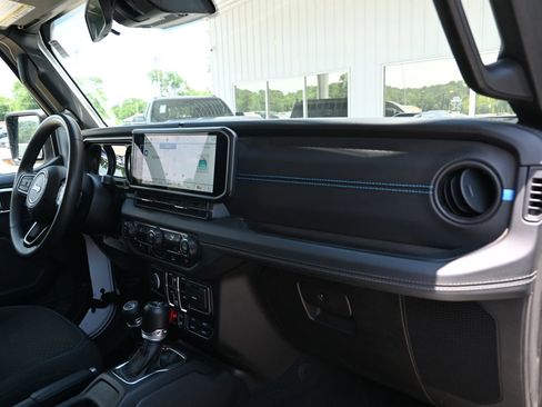 Used 2024 Jeep Wrangler Unlimited Rubicon 4xe AWD/4WD image 29