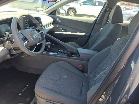 Used 2024 Hyundai Elantra SE FWD image 6