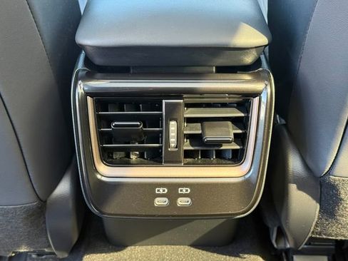 Used 2025 Toyota Crown Signia w/ Advanced Technology Package image 27