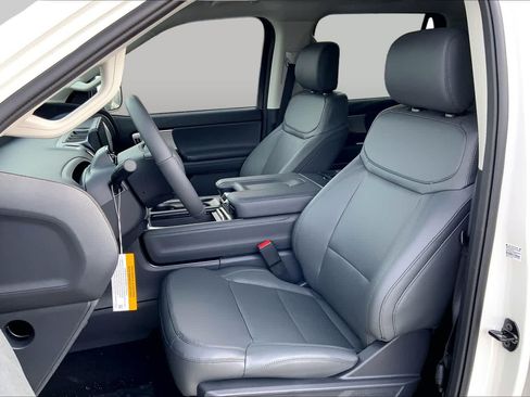 Used 2026 Ford Expedition Active RWD image 7