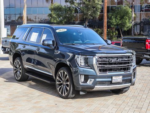 Used 2021 GMC Yukon SLT w/ SLT Luxury Plus Package image 3