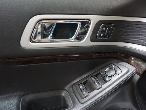 Used 2015 Ford Explorer Limited w/ Equipment Group 301A FWD image 3