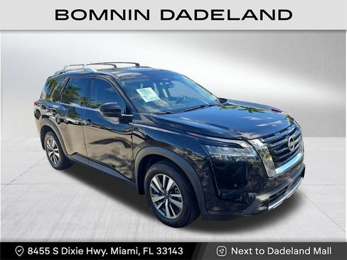 Used 2024 Nissan Pathfinder SL image 1