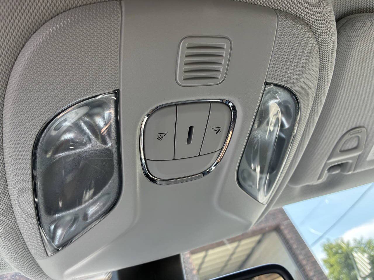 Used 2018 Jeep Compass Latitude w/ Safe & Security Group AWD/4WD image 22