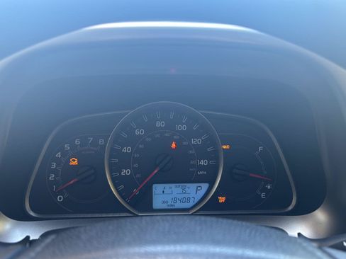 Used 2013 Toyota RAV4 XLE AWD/4WD image 6