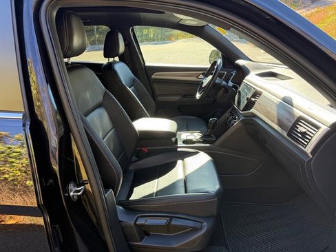 Used 2022 Volkswagen Atlas Cross Sport SE w/ Panoramic Sunroof Package image 20