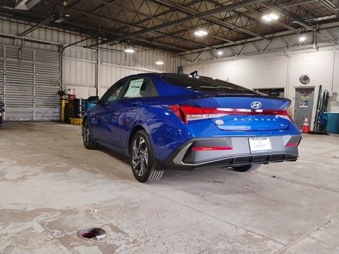 Used 2025 Hyundai Elantra Sport image 5