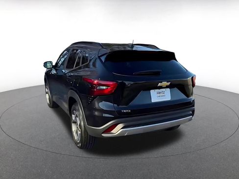 Used 2025 Chevrolet Trax LT image 11