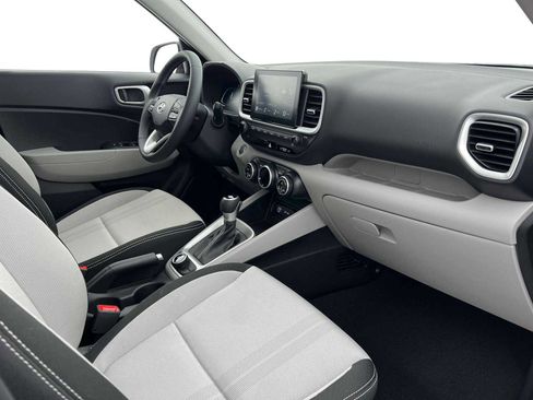 New 2025 Hyundai Venue SEL image 15
