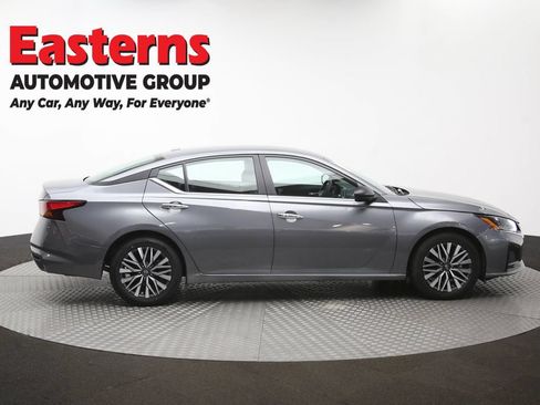 Used 2025 Nissan Altima 2.5 SV FWD image 44