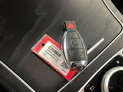 Used 2018 Mercedes-Benz GLC 300 4MATIC image 8