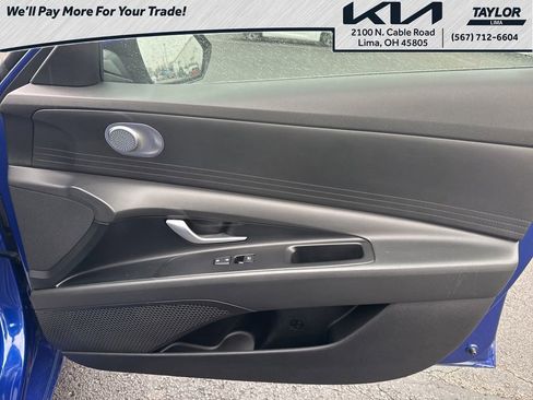 Used 2023 Hyundai Elantra SEL w/ Preferred Accessory Package image 28