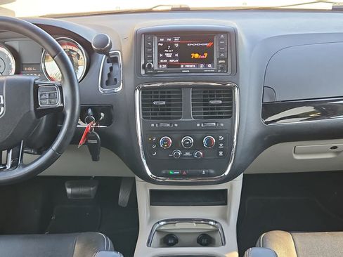 Used 2018 Dodge Grand Caravan SXT FWD image 27