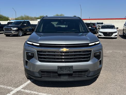 Used 2025 Chevrolet Traverse LT image 7