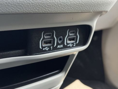 Used 2024 Chrysler Voyager LX FWD image 20