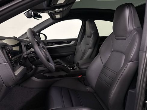 New 2026 Porsche Cayenne S image 5