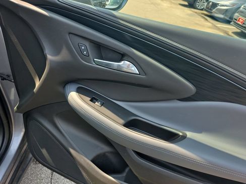 Used 2019 Buick Envision Essence FWD image 22