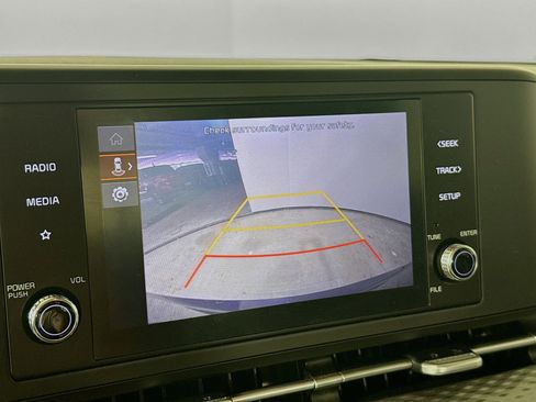 Used 2024 Kia Carnival LX image 14