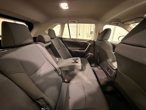 Used 2022 Toyota RAV4 LE image 28