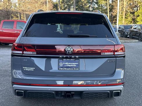 New 2026 Volkswagen Atlas Peak Edition image 3