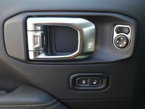 New 2025 Jeep Gladiator High Tide image 15