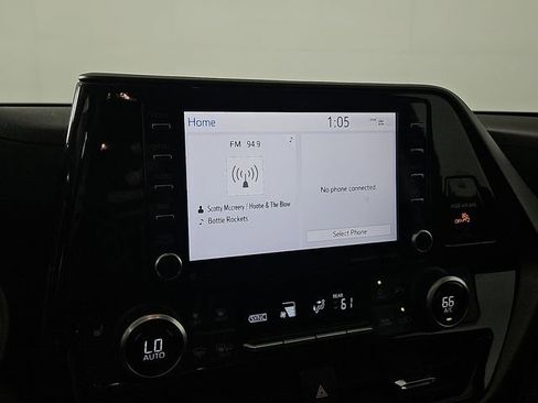 Used 2021 Toyota Highlander XLE FWD image 19