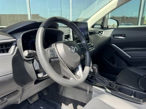 Used 2023 Toyota Corolla Cross XLE image 31