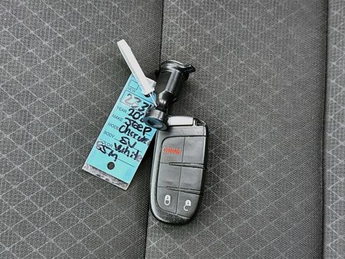 Used 2020 Jeep Grand Cherokee Laredo AWD/4WD image 29