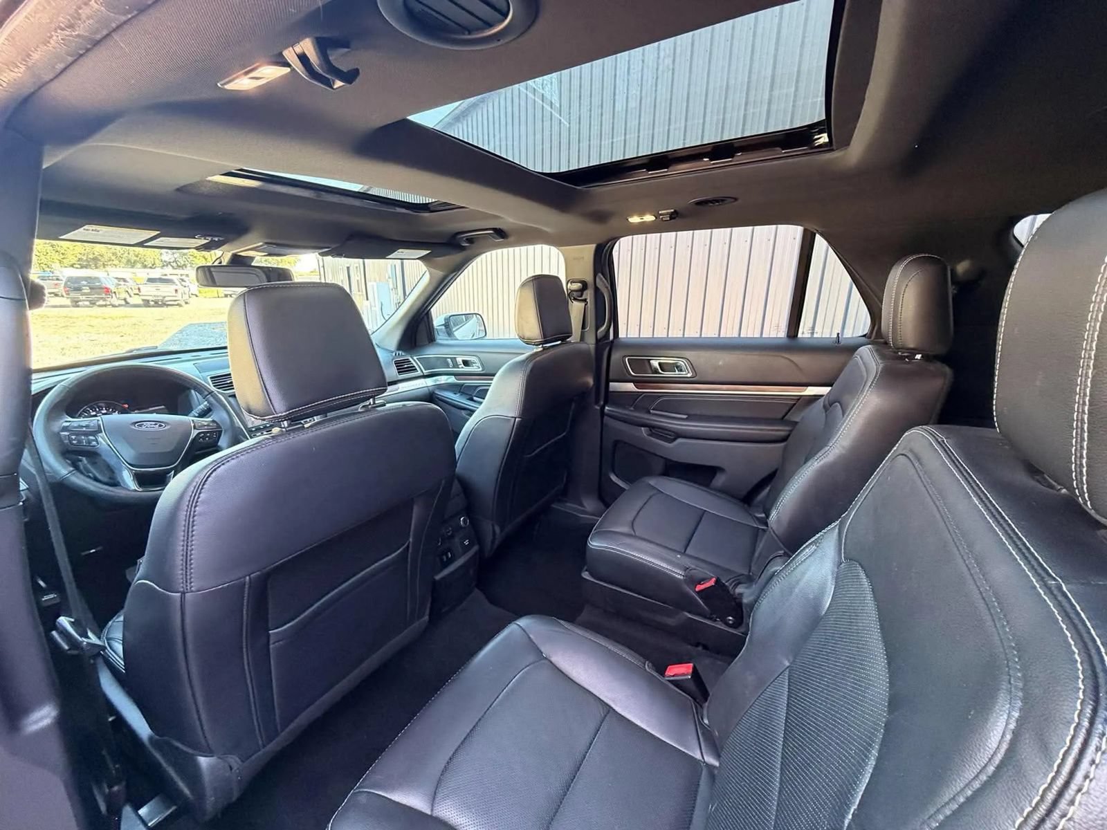 Used 2018 Ford Explorer Limited w/ Equipment Group 301A FWD image 17