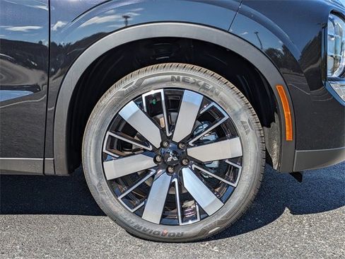 New 2025 Mitsubishi Outlander SE image 11