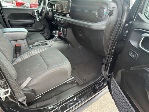 Used 2025 Jeep Wrangler Unlimited Rubicon 4xe w/ Safety Group AWD/4WD image 19