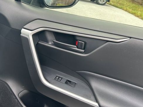 Used 2020 Toyota RAV4 LE image 45
