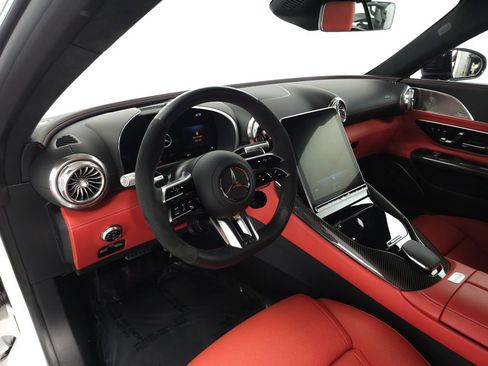 Used 2023 Mercedes-Benz SL 63 AMG 4MATIC w/ Driver Assistance Package image 10