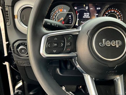 Used 2024 Jeep Wrangler Sahara image 18