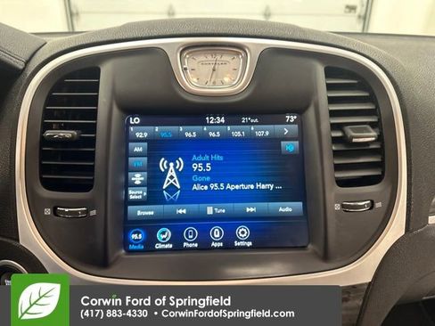 Used 2022 Chrysler 300 Touring w/ Sport Appearance Package image 22