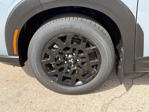 New 2026 Mitsubishi Outlander Trail Edition image 16