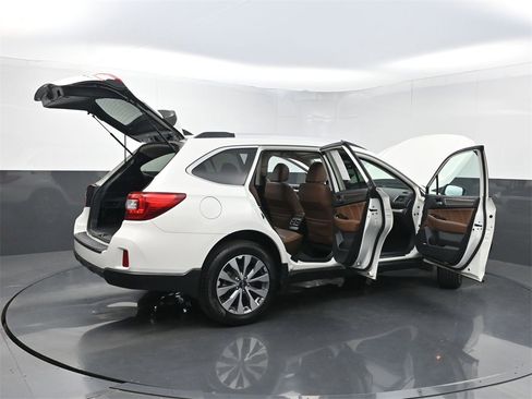 Used 2017 Subaru Outback 2.5i Touring image 39
