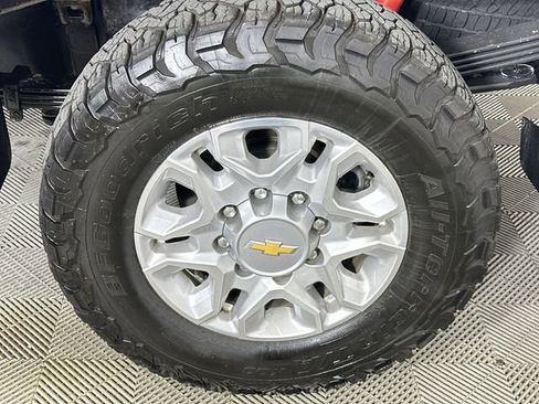 Used 2023 Chevrolet Silverado 2500 LT AWD/4WD image 34
