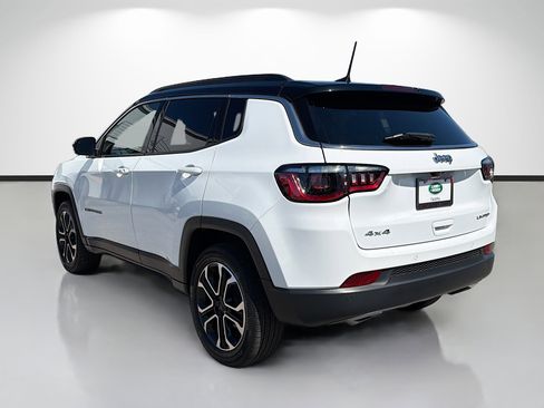 Used 2023 Jeep Compass Limited AWD/4WD image 3