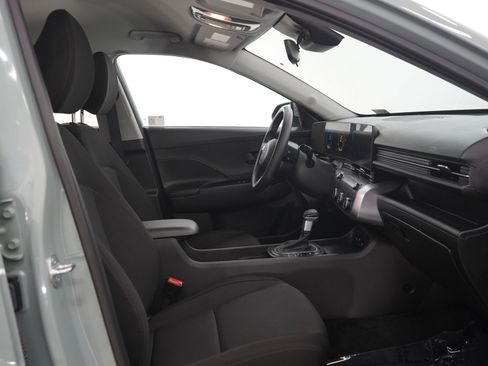 Used 2025 Hyundai Kona SE AWD/4WD image 11