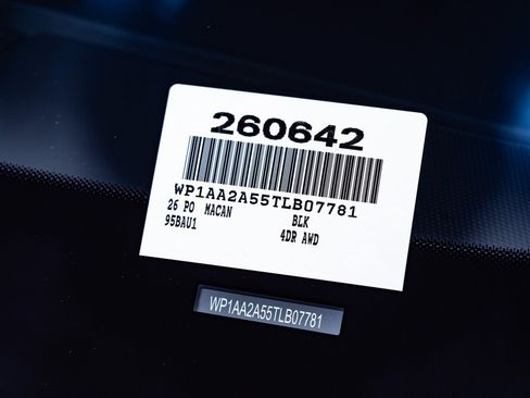 Certified 2026 Porsche Macan Turbo AWD/4WD image 31
