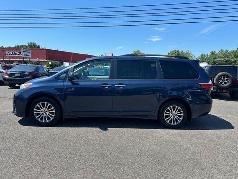 Used 2020 Toyota Sienna XLE Premium FWD image 8