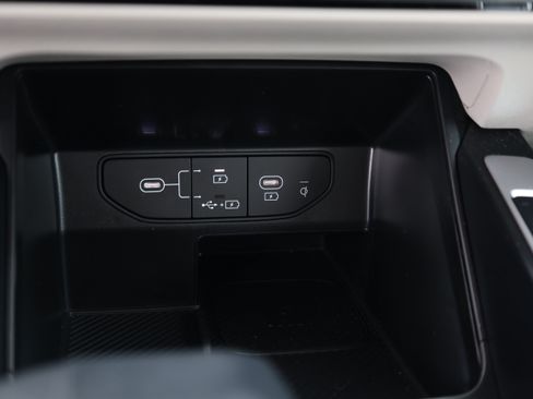 Used 2025 Kia Sorento S FWD image 10